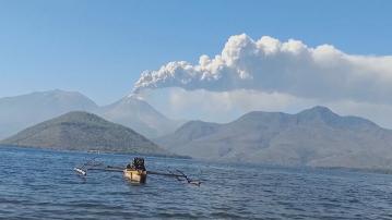 印尼火山再度爆發　多間航空公司取消往返峇里島航班