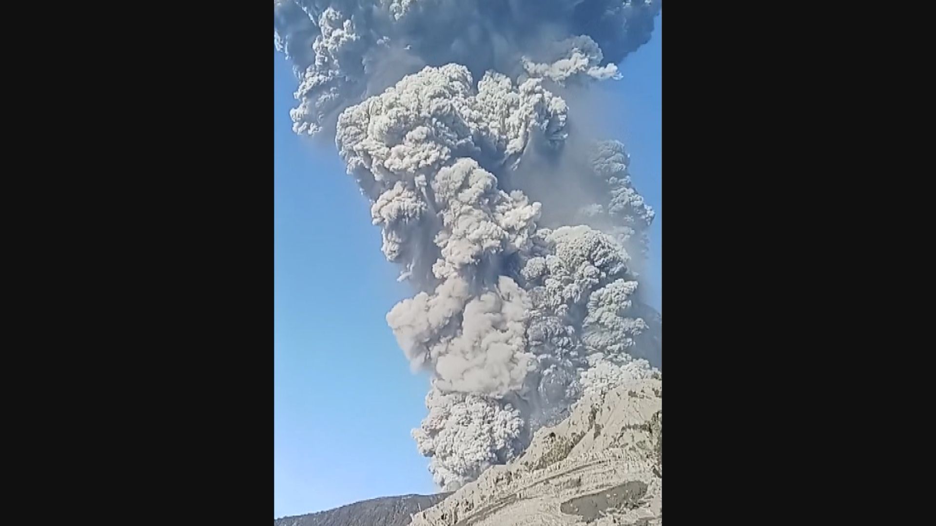 印尼杜科諾火山爆發釀至少三死　據報包括新加坡人