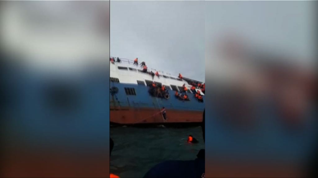 印尼有渡輪翻側逾30人死亡