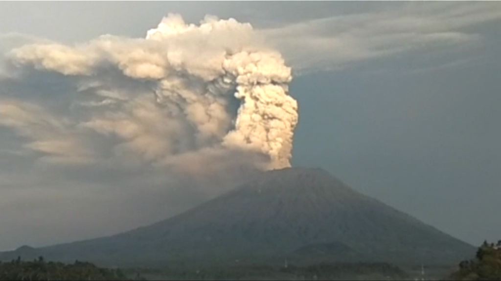 受火山灰影響　峇里機場繼續關閉