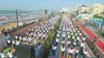 國際瑜伽日｜世界各地舉行瑜伽活動　印度望打破健力士紀錄