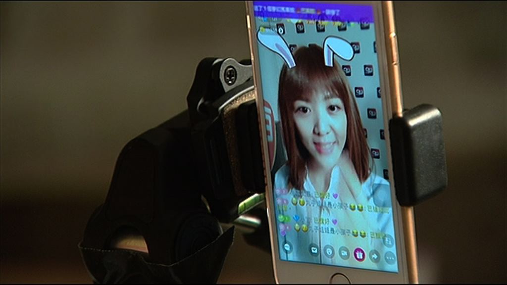 【食住睇！】傳統廣告靠「貼」地突圍