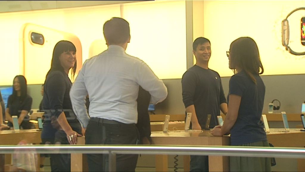 iPhone 8首日取貨　舖外未見人龍