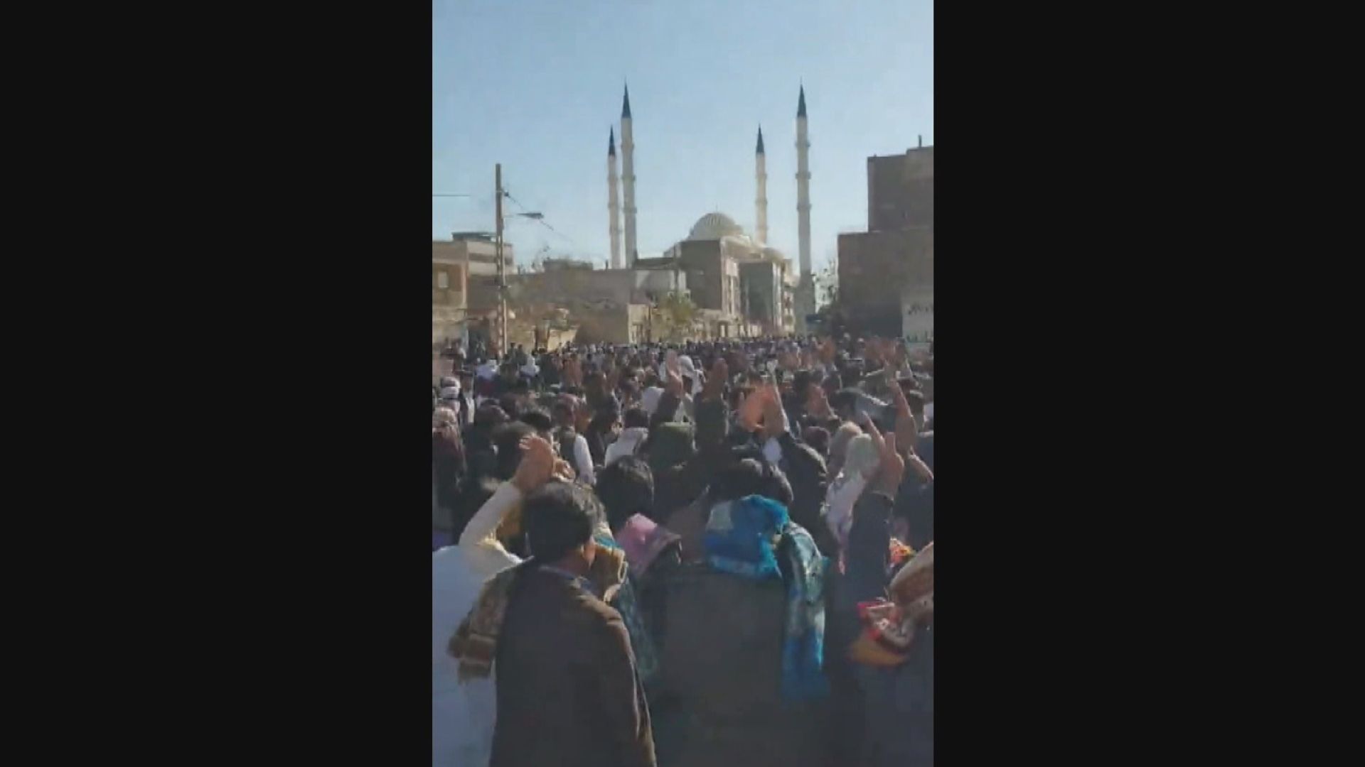 伊朗反政府示威持續　當局拘捕七人指他們與英國有聯繫