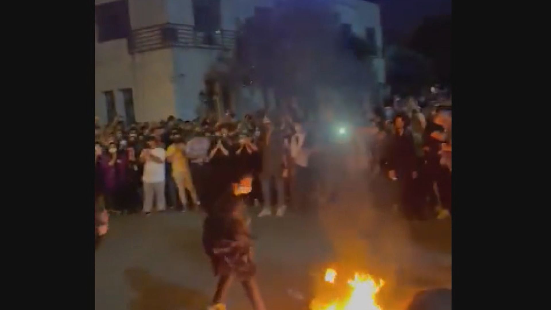 伊朗「頭巾示威」蔓延　總統警告不接受搗亂行為