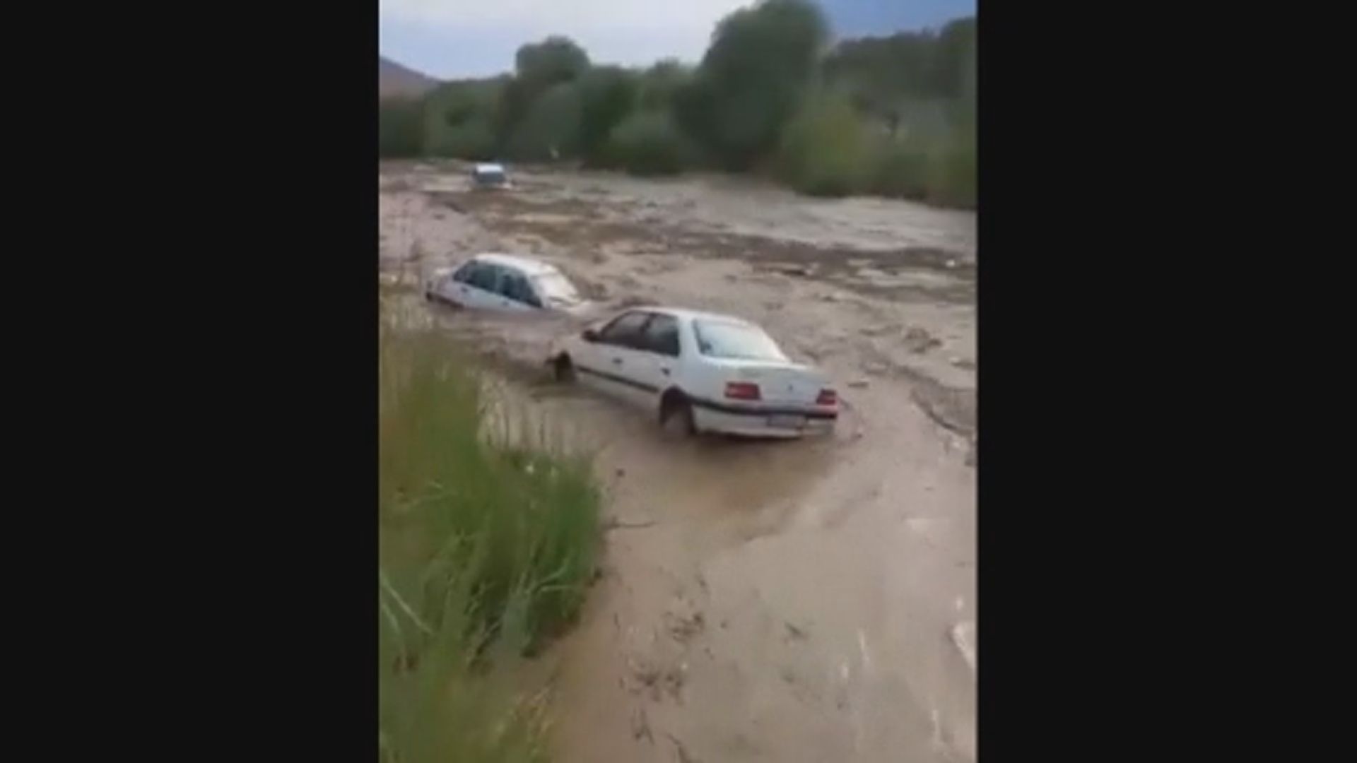 伊朗南部暴雨成災增至22死