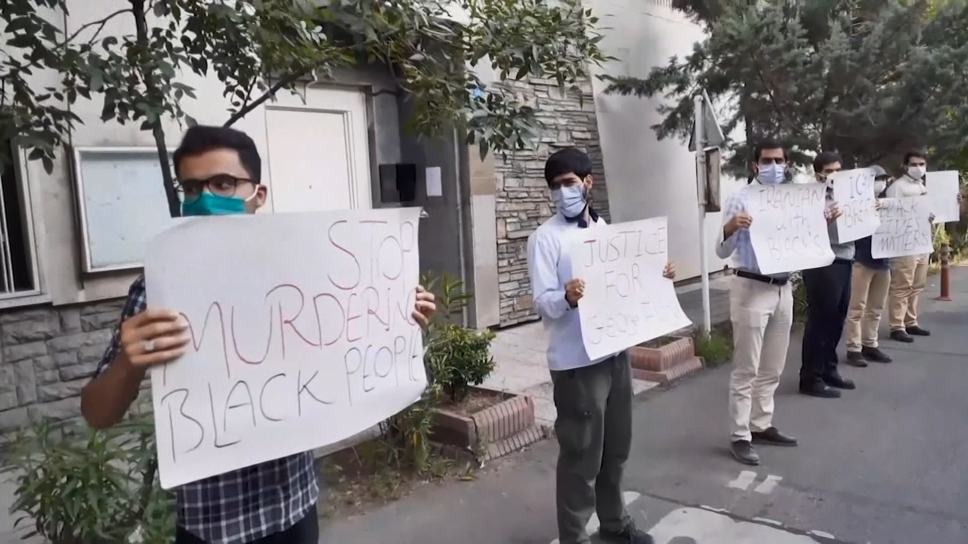 伊朗民眾上街抗議美國警暴