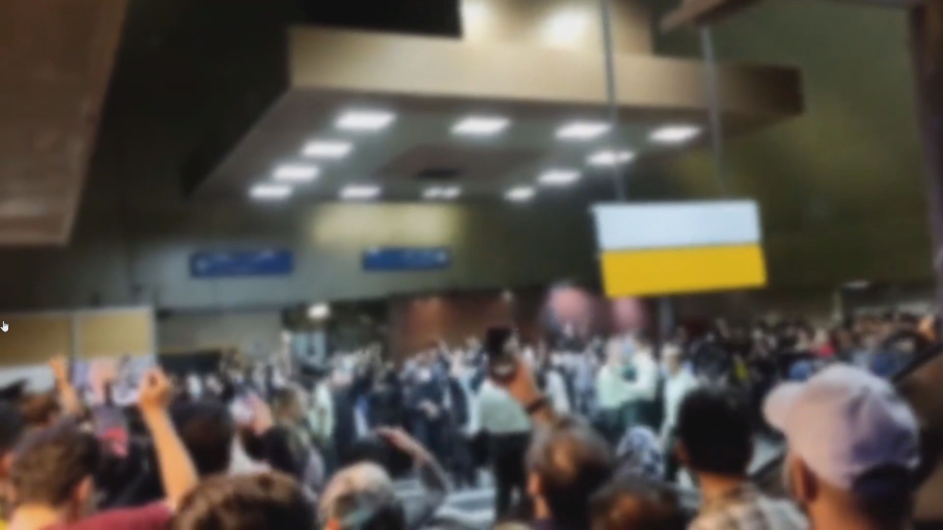 伊朗示威者不理會革命衛隊警告繼續上街示威