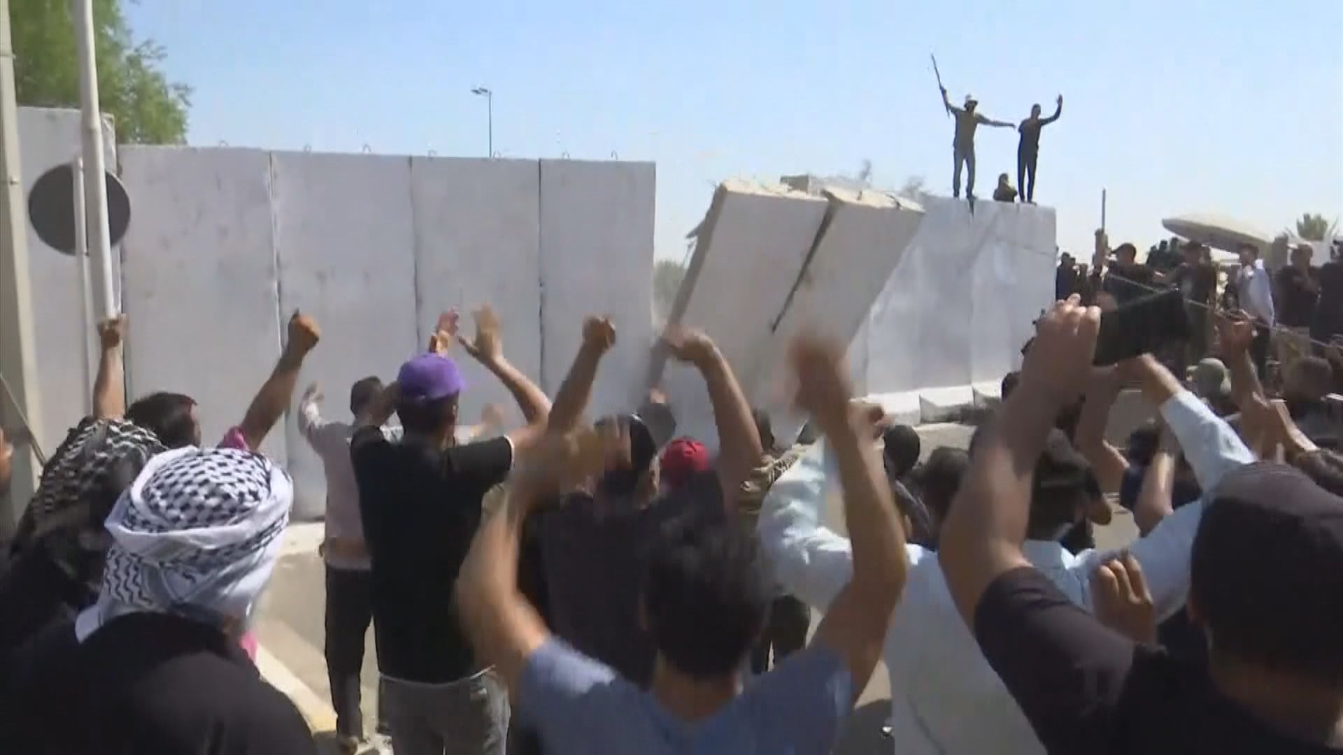 伊拉克什葉派領袖薩德爾突退出政壇引發衝突