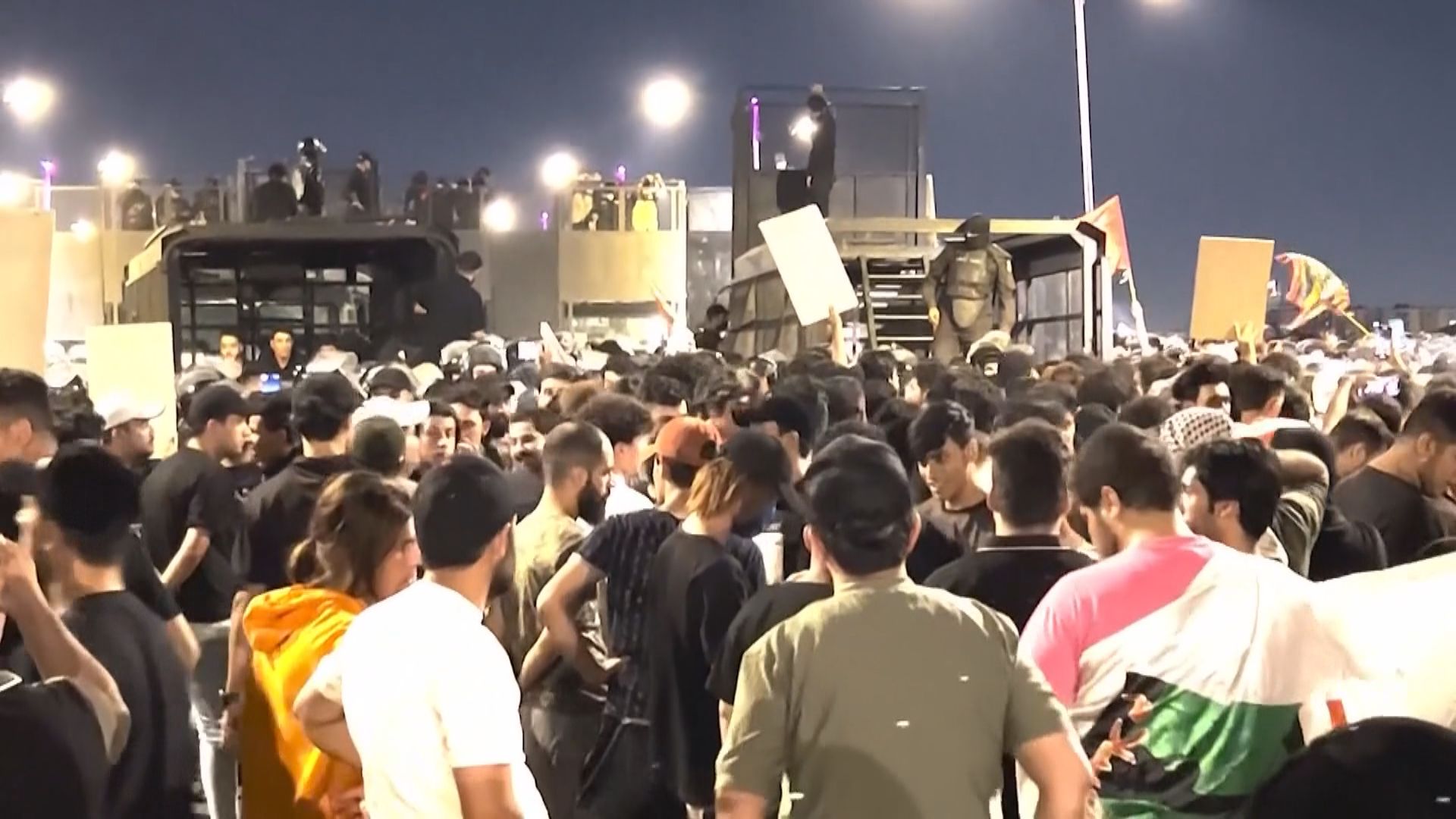 示威者企圖闖巴格達綠區示威被阻