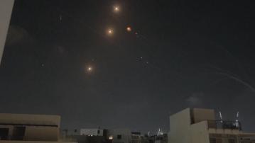 伊朗向以色列發射多枚導彈　特拉維夫有建築物被擊中