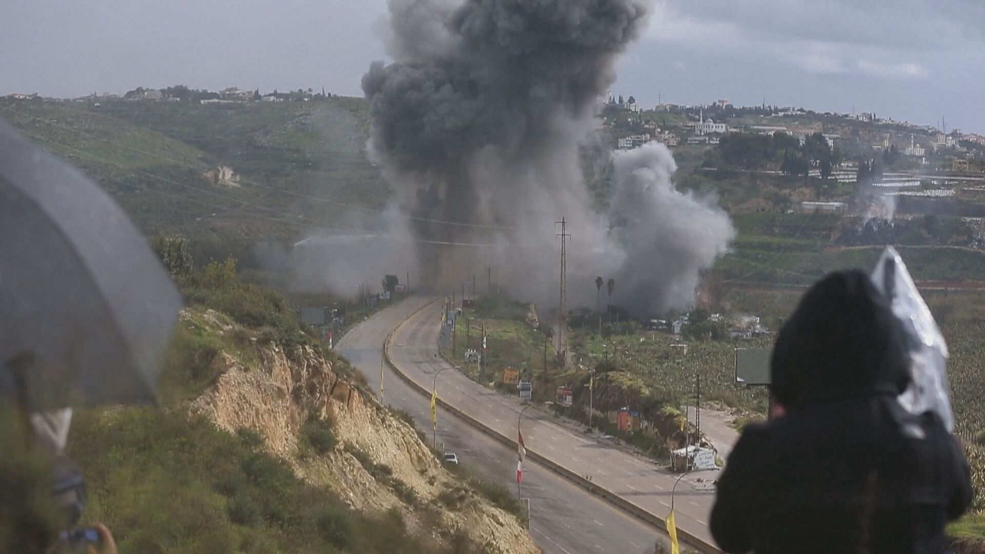 以軍擴大針對黎巴嫩真主黨軍事行動　炸毀多座重要橋樑