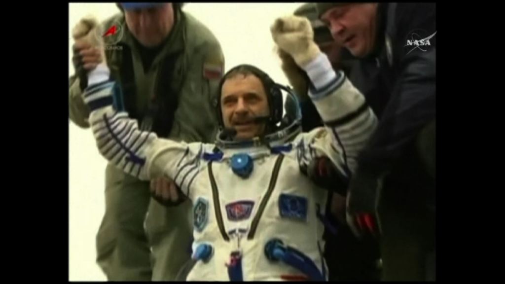 兩太空人逗留太空站近一年返航