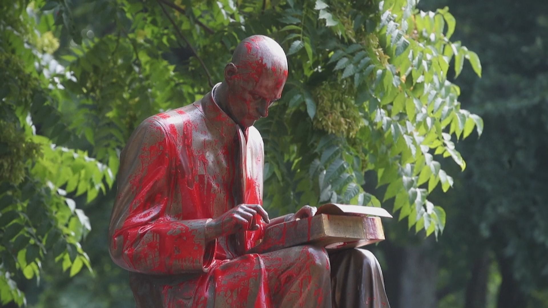 意大利著名記者雕像受破壞　米蘭市長拒絕移走