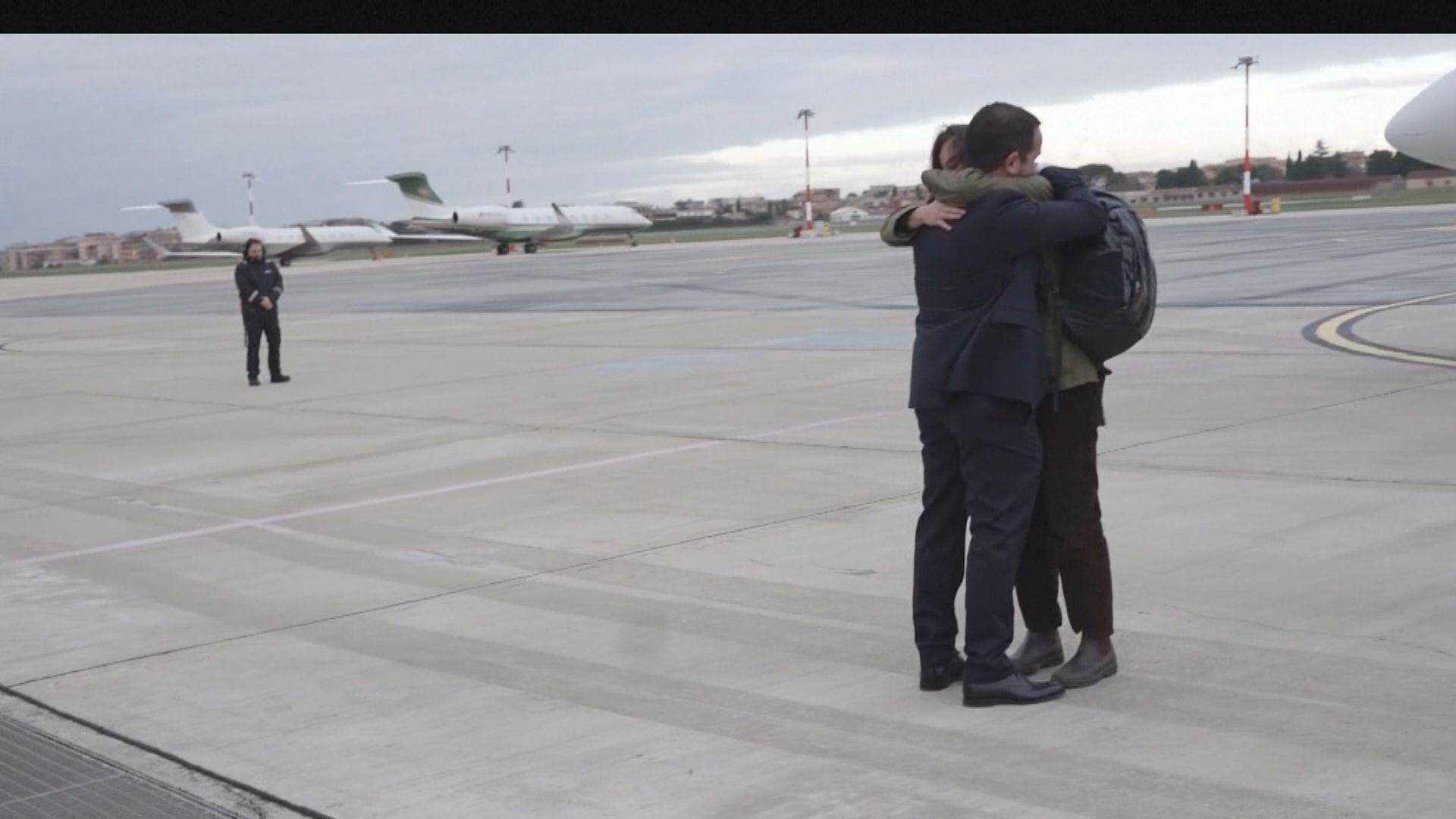 意大利女記者薩拉獲釋由伊朗返抵羅馬