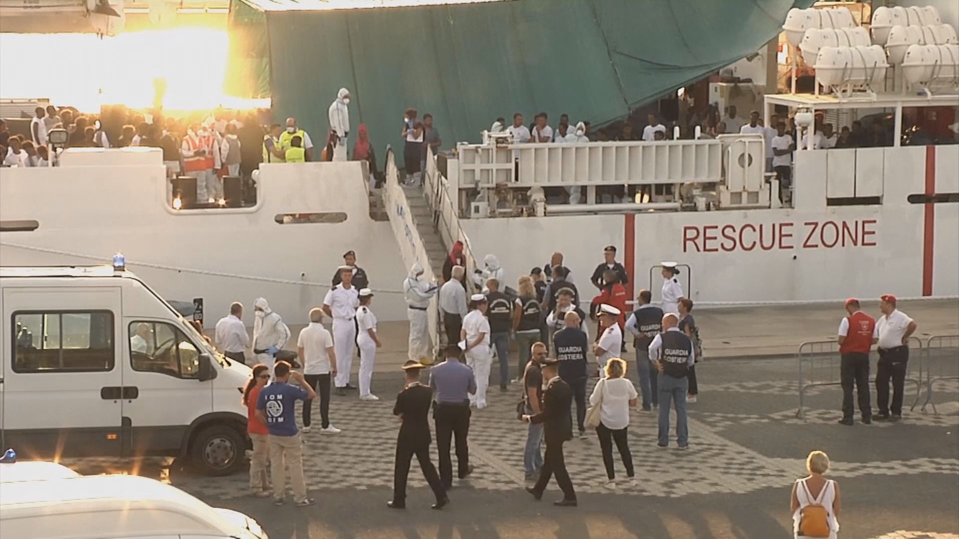 滯留意大利船艦難民獲准上岸