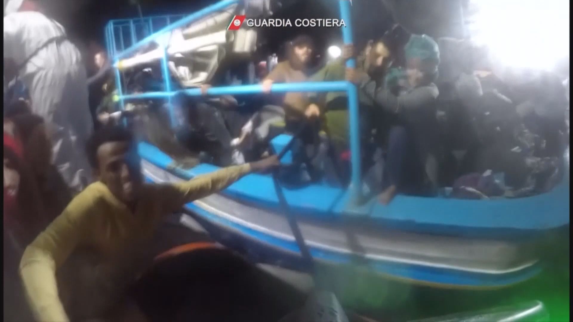 意大利在地中海救起近300個偷渡客