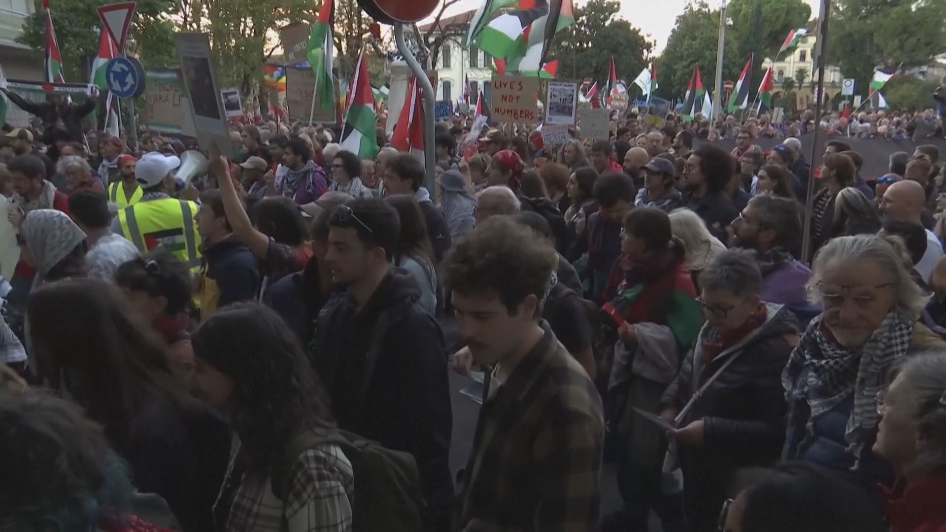 大批民眾趁意大利與以色列進行世界盃外圍賽示威