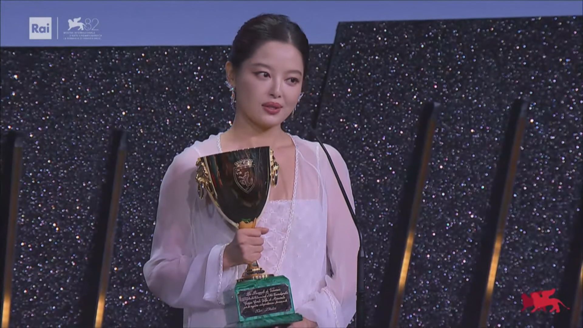 中國演員辛芷蕾憑《日掛中天》威尼斯電影節封后　曾主演《慶餘年》及《繁花》