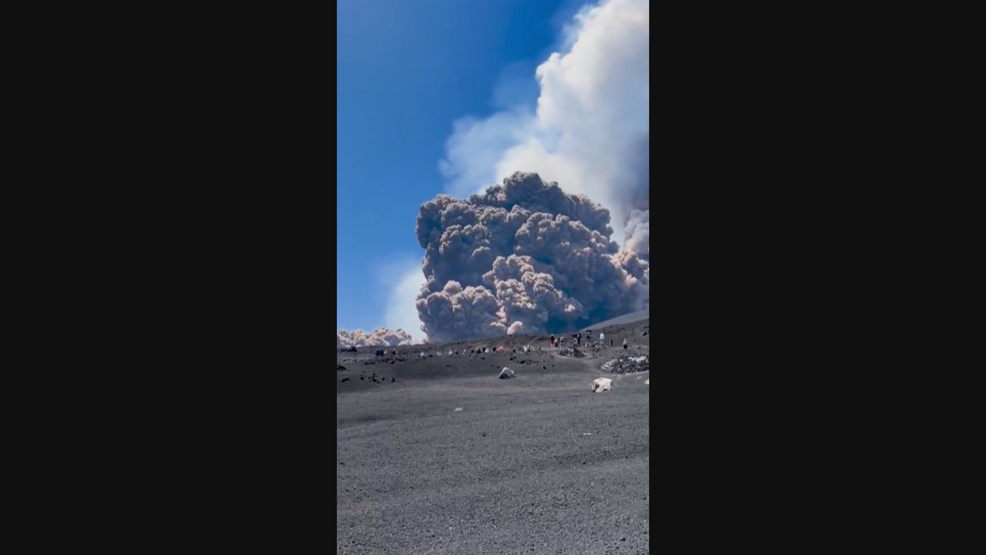 意大利埃特納火山爆發　遊客落荒而逃