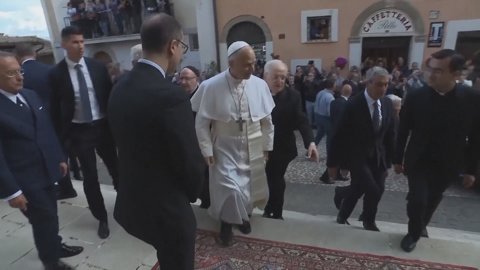 新任教宗良十四世首度離開梵蒂岡