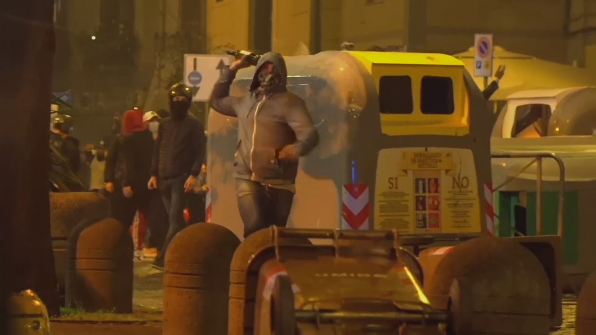 意大利那不勒斯有民眾不滿封鎖措施示威