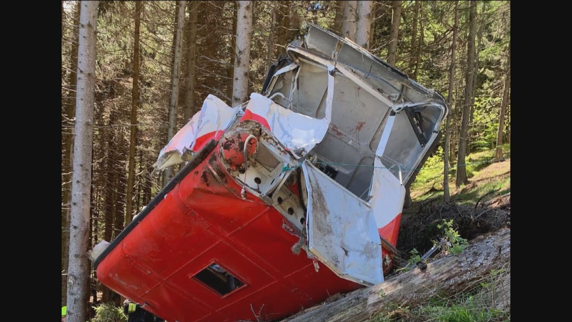 意大利北部索道纜車墮地至少13死