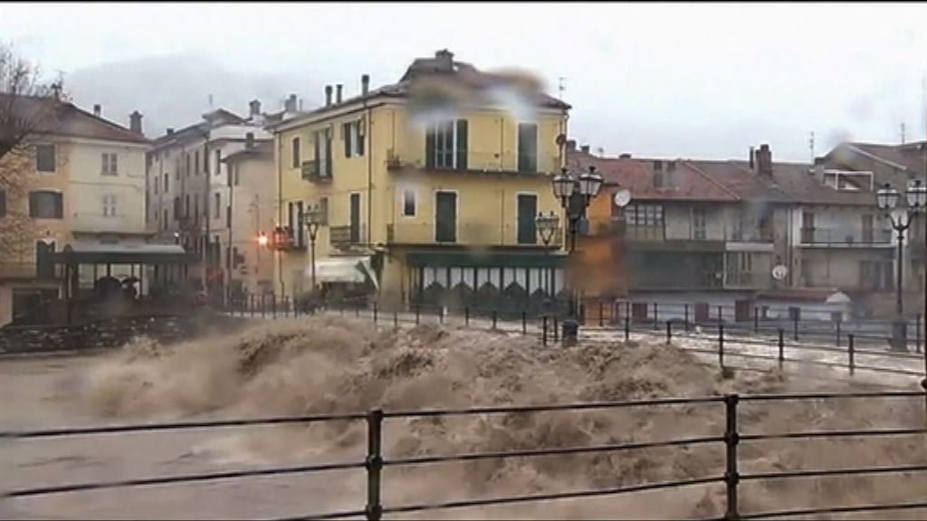 意大利暴雨　暴漲河水湧入城鎮
