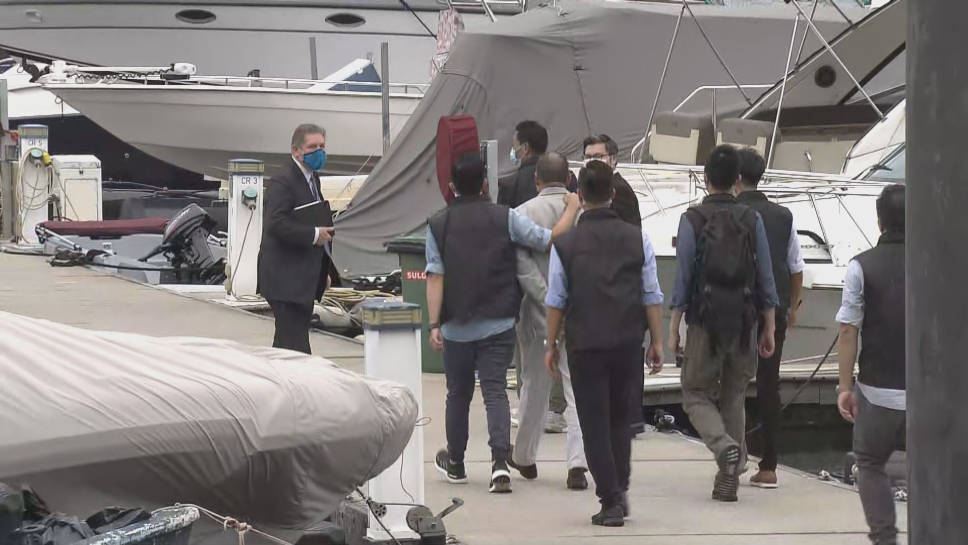 黎智英早上被押往西貢遊艇會搜證