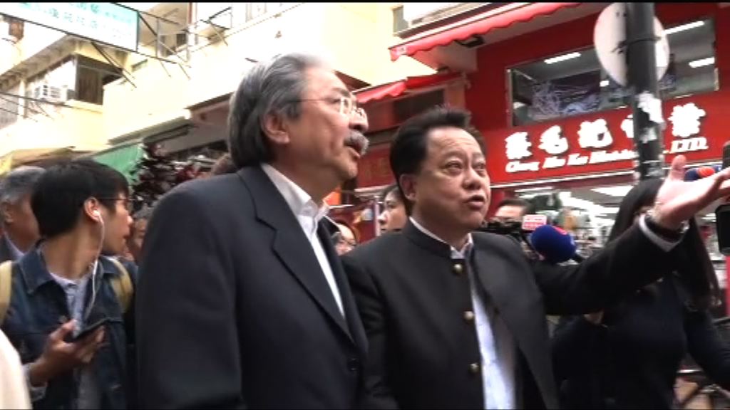 曾俊華由侯志強陪同到上水