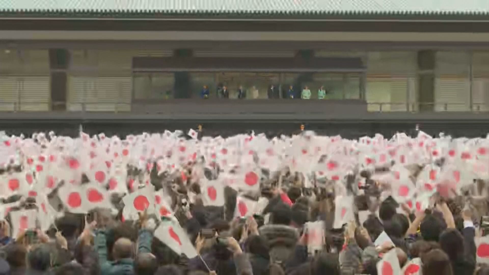 約五萬七千人到東京皇宮為日皇明仁祝壽