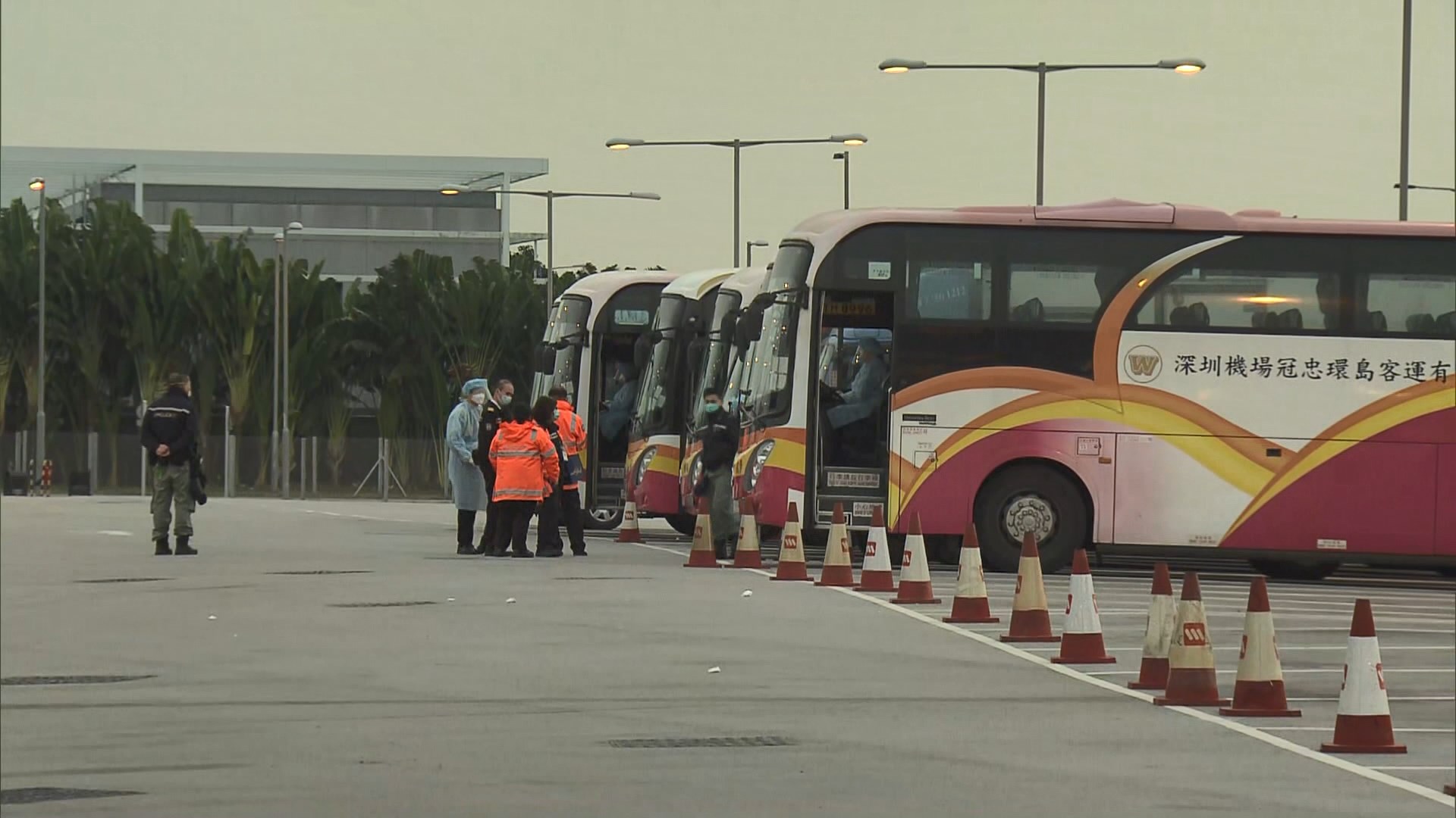 乘坐首班包機港人將直往駿洋邨接受隔離