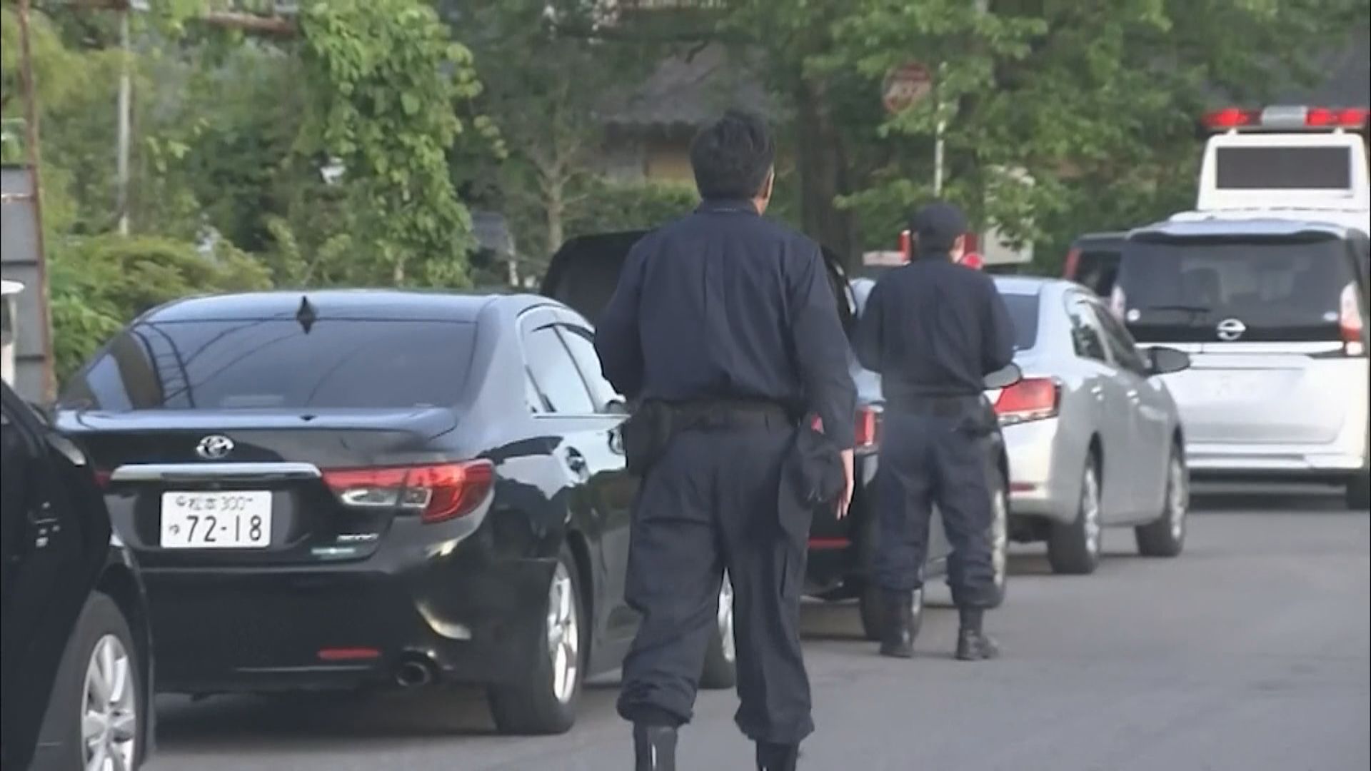 日本長野縣警方搜捕持刀槍男子