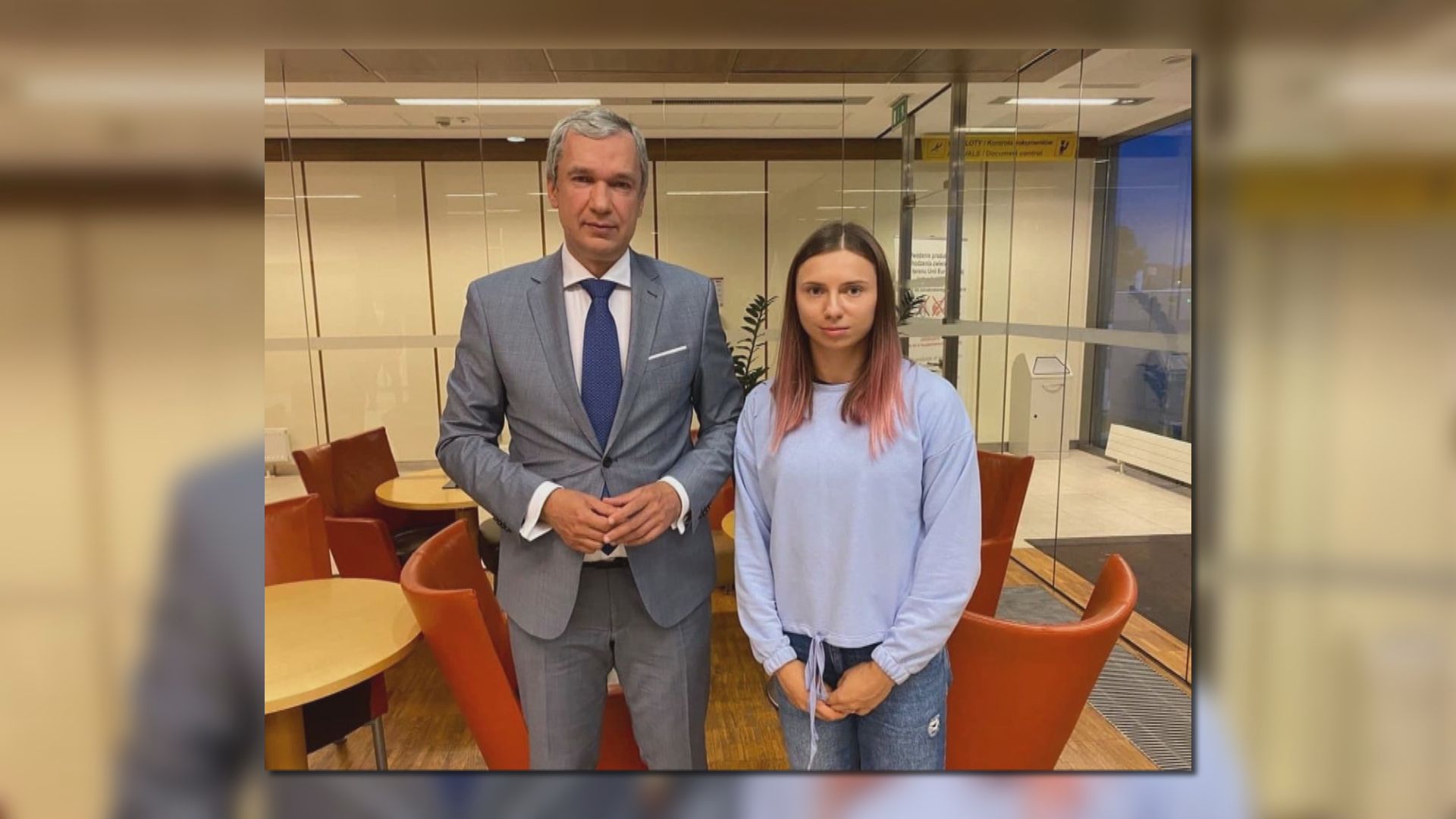 齊馬諾斯卡雅經維也納轉抵華沙