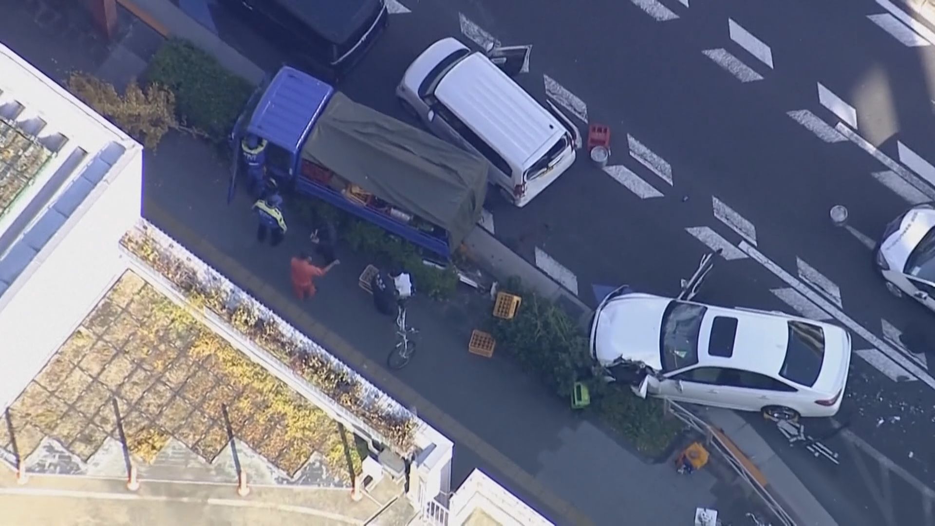 東京足立區汽車撞途人1死10傷　被捕男子疑偷車及棄車逃走