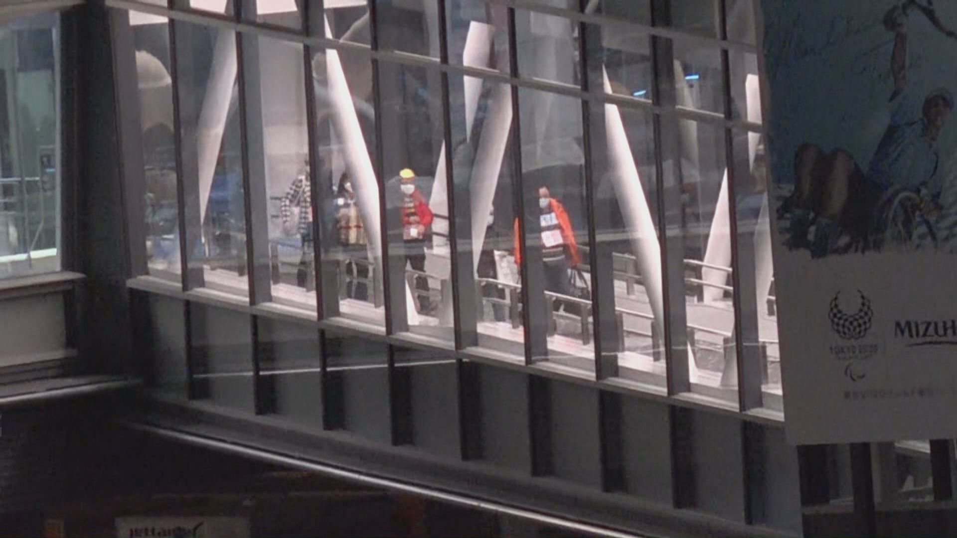 港府第二班包機起飛　據悉十七人被航空公司拒絕登機