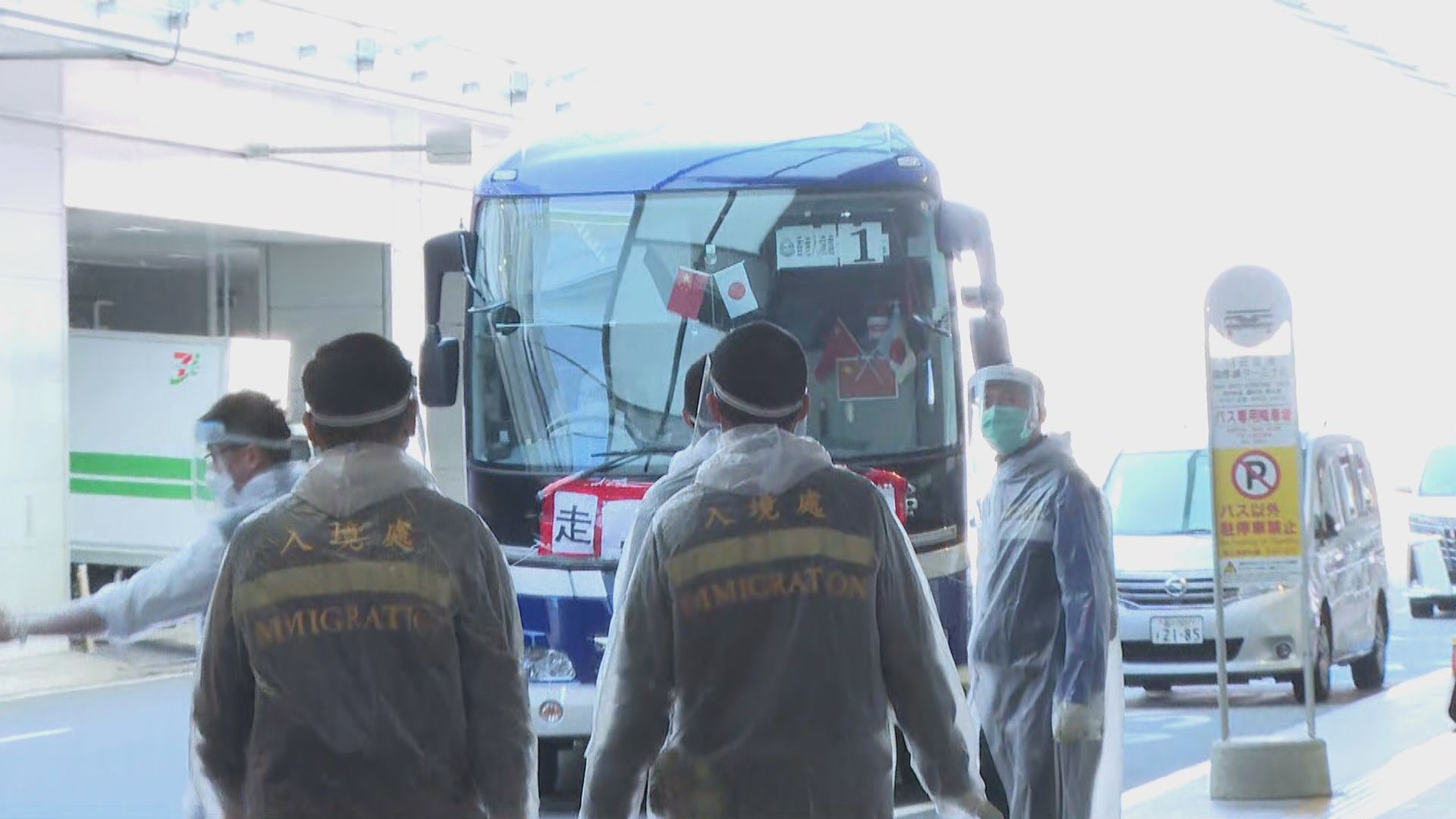 第二班包機較原訂時間延遲四個小時起飛