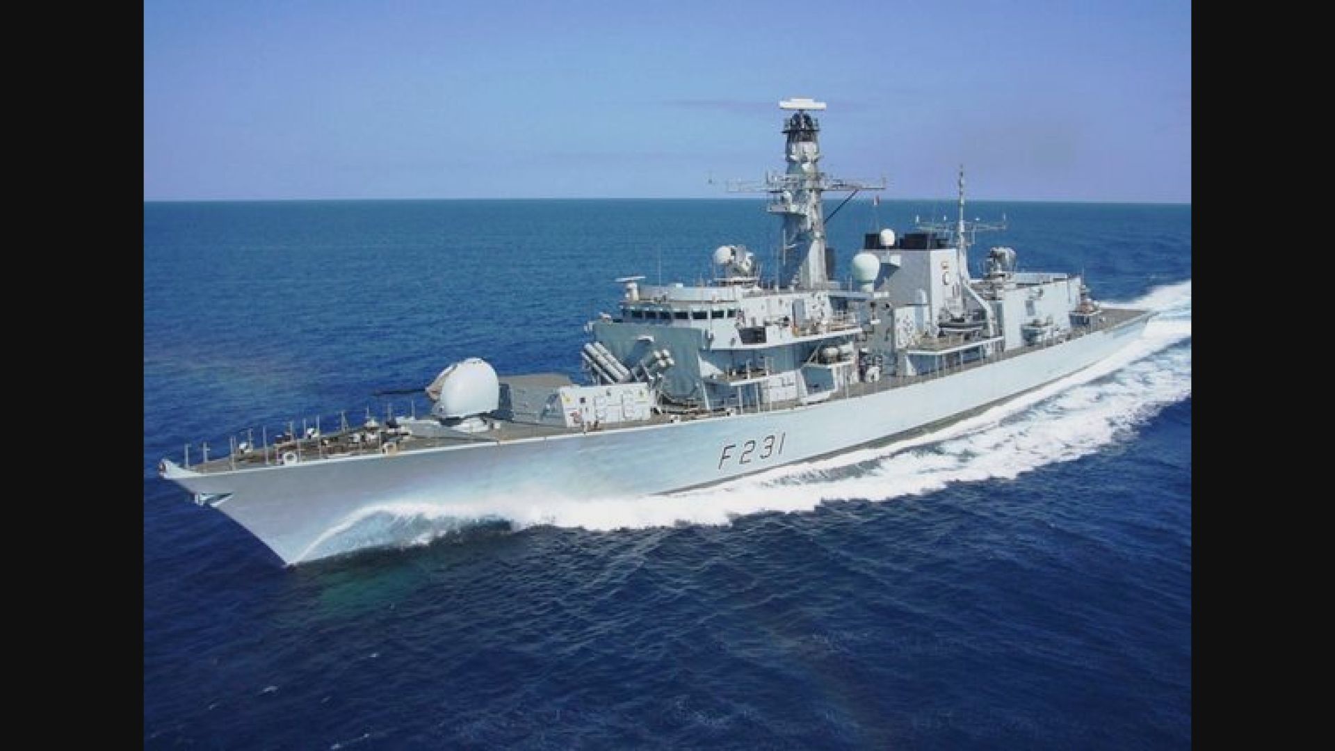 日本和英國艦艇印度洋一起演習