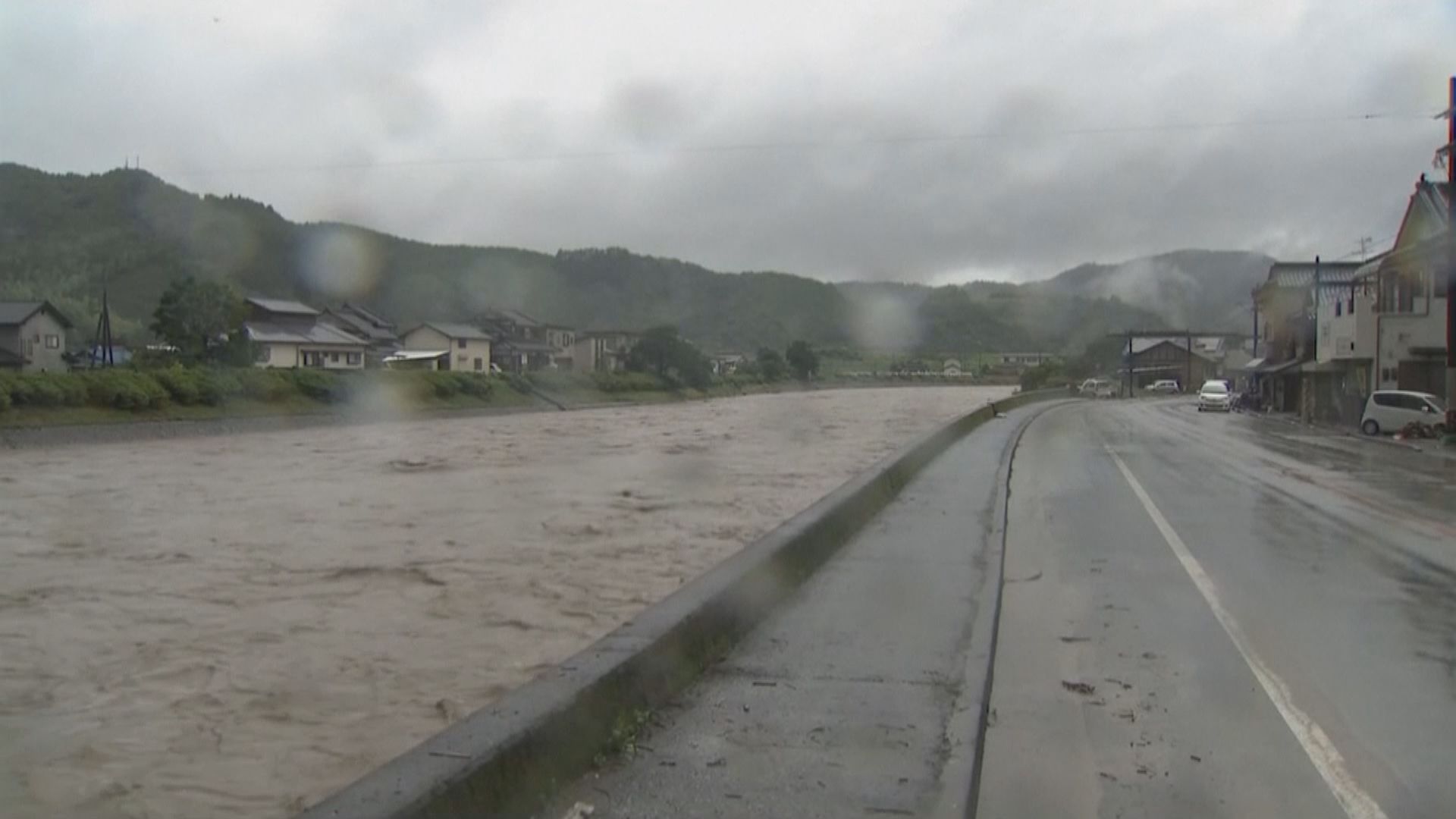 日本九州暴雨成災多條村遭洪水圍困
