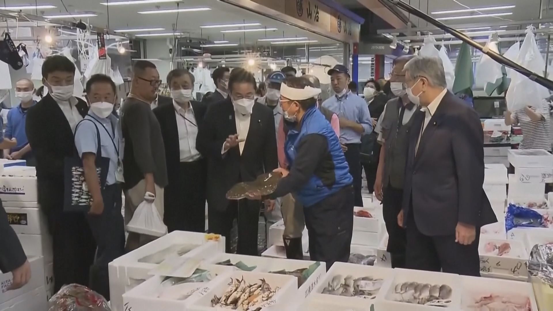岸田文雄到訪豐洲水產市場 業界人士指與香港的交易急跌約九成