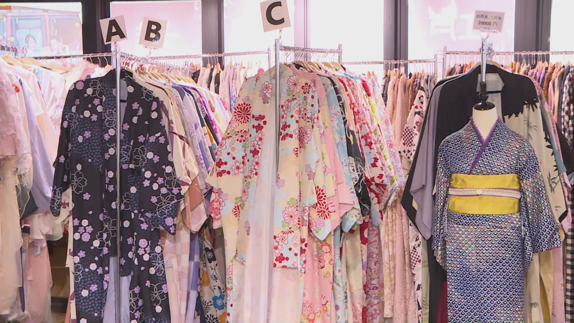 日本有近三成出租和服店舖疫下結業　有店主冀「開關」後業務復常