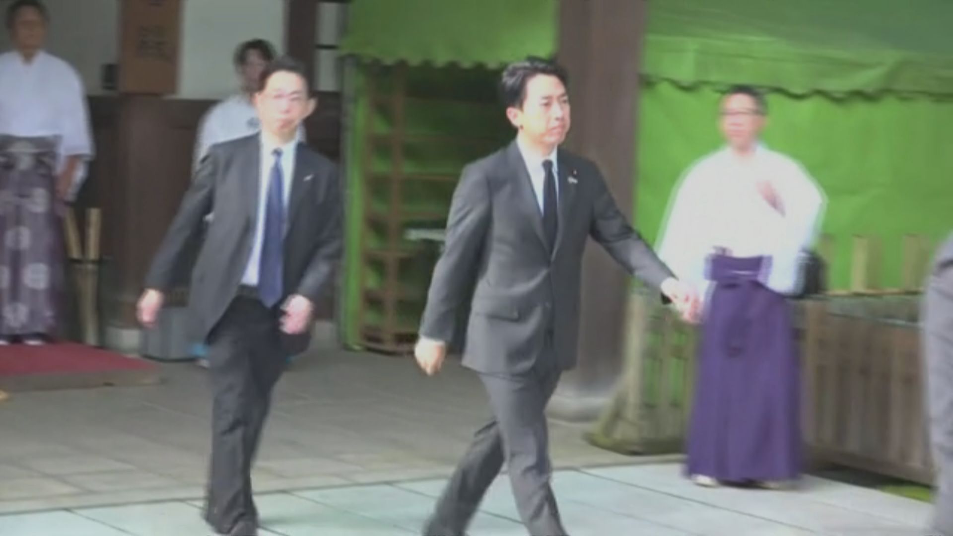 日防衛相小泉進次郎參拜靖國神社　首相高市早苗捐獻祭祀費
