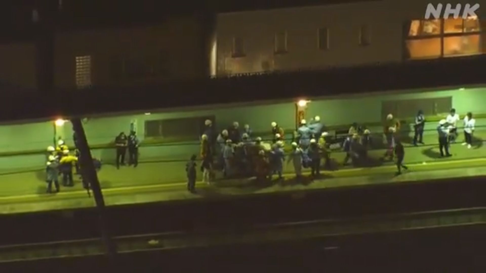 日本東京火車持刀襲擊案　至少10人受傷