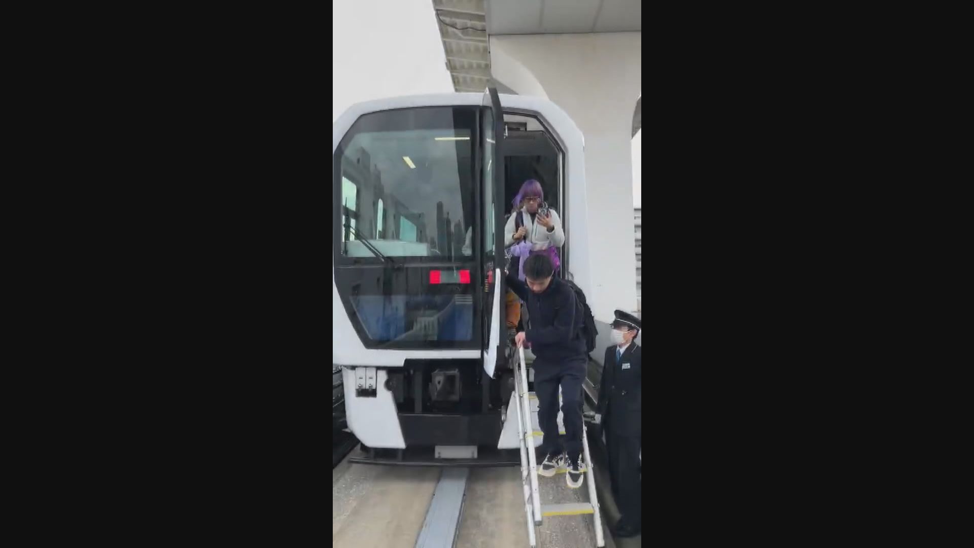 東京百合海鷗號停電　約200乘客沿路軌徒步疏散