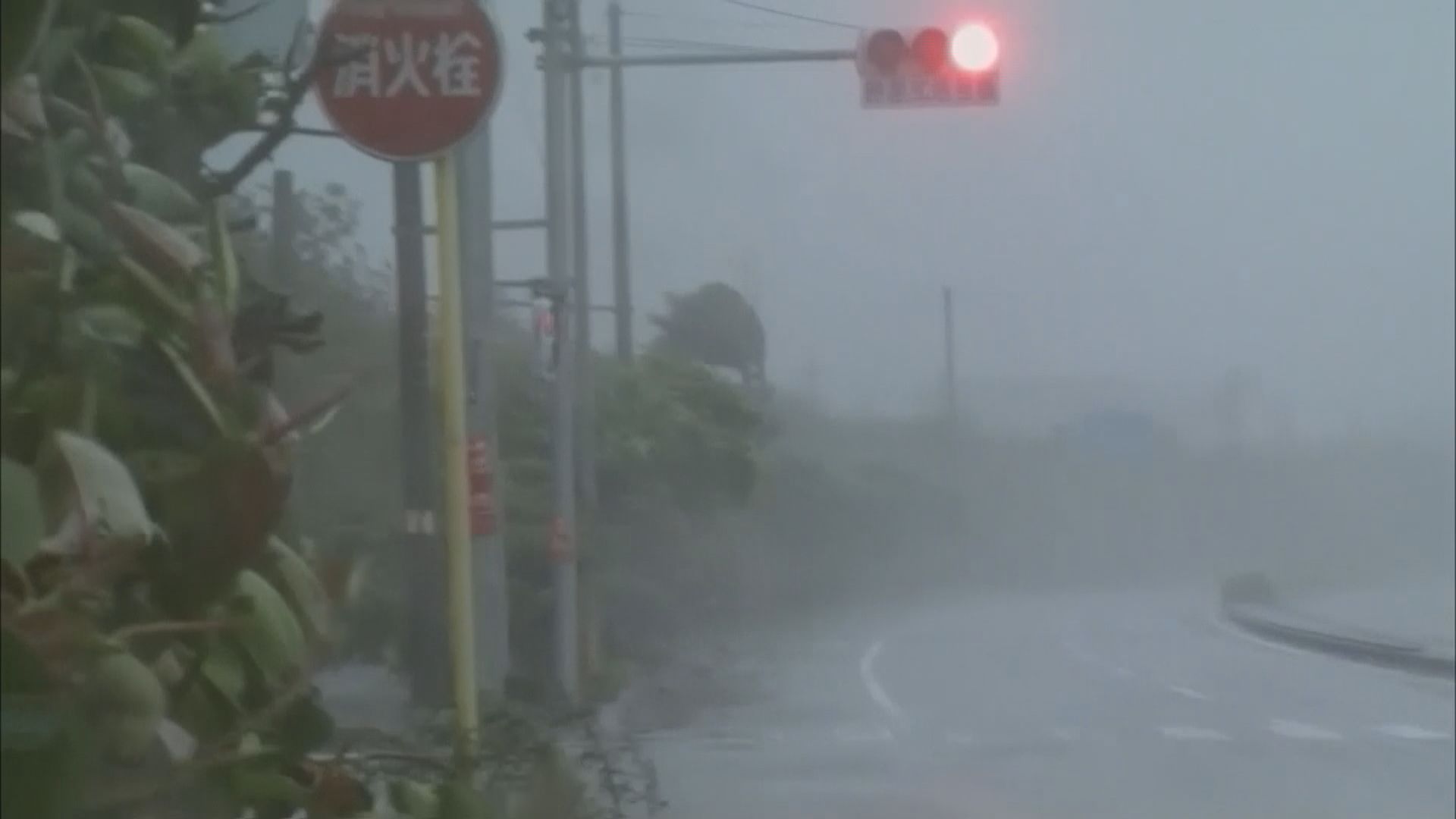 超強颱風美莎克掠過沖繩逼近九州