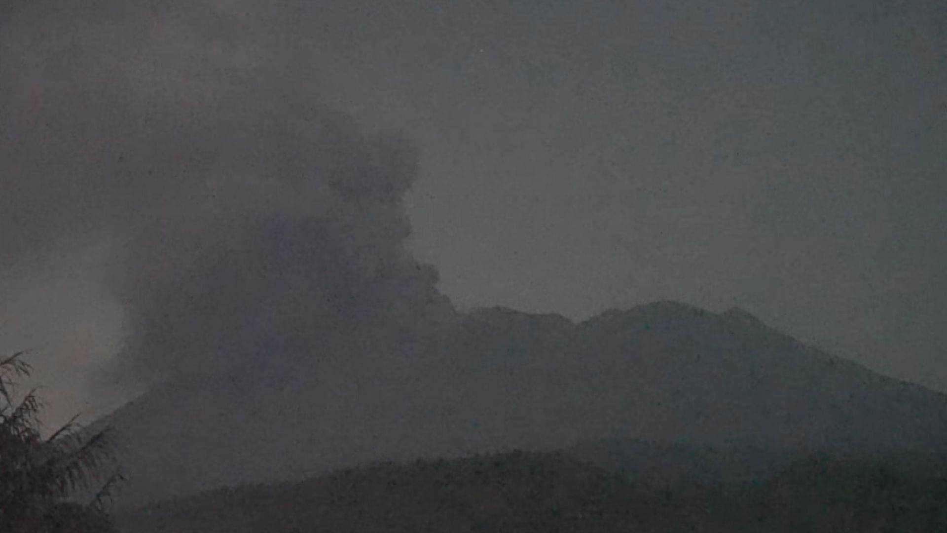 日本櫻島火山爆發冒出濃煙　今年第17次噴發