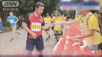 日本「富里西瓜公路賽」中途派西瓜作補給