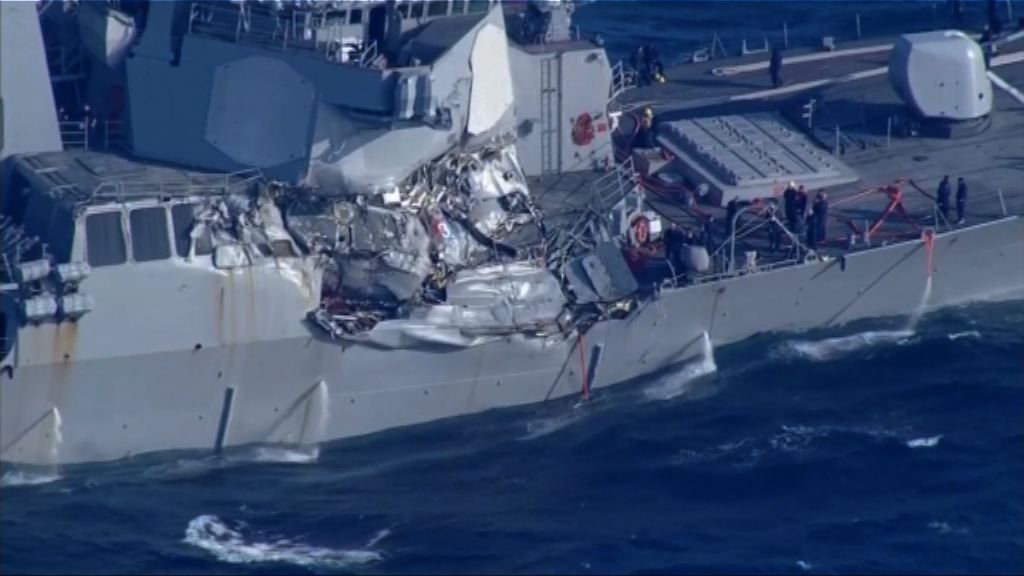 美軍驅逐艦於日本水域與貨船相撞