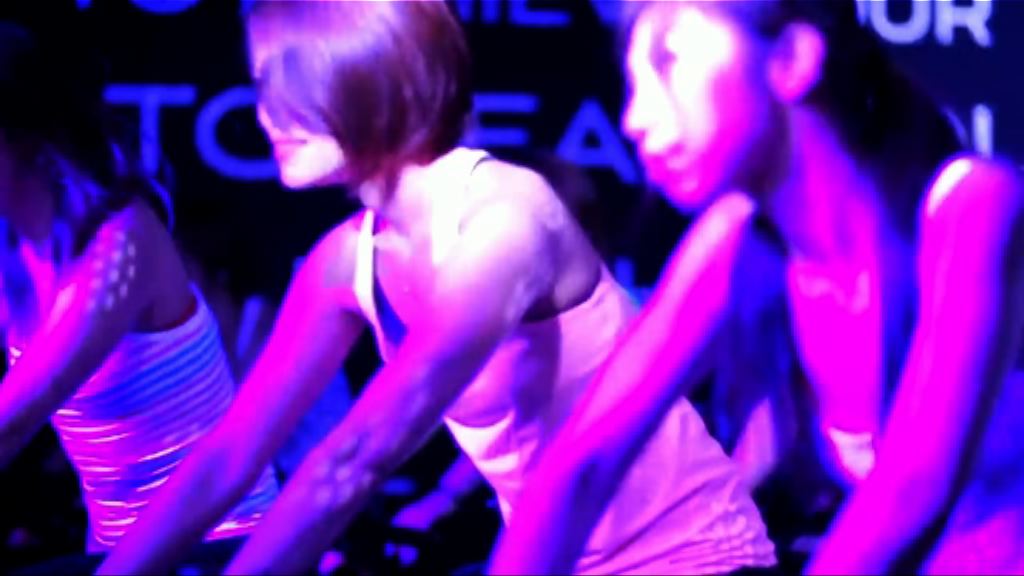 日本掀起「黑暗中」健身熱潮