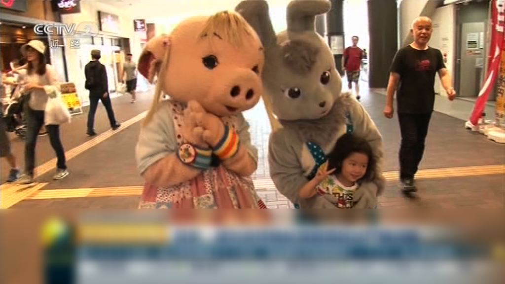 吉祥物扮演者用汗水換快樂